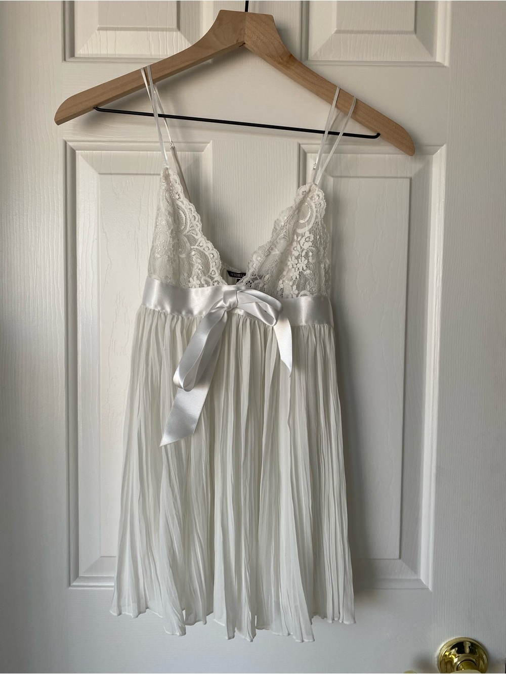 Victoria's Secret Ivory Lace & Satin Bow Babydoll Chemise